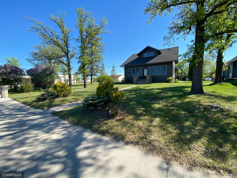 304 Main St S, Karlstad, MN 56732