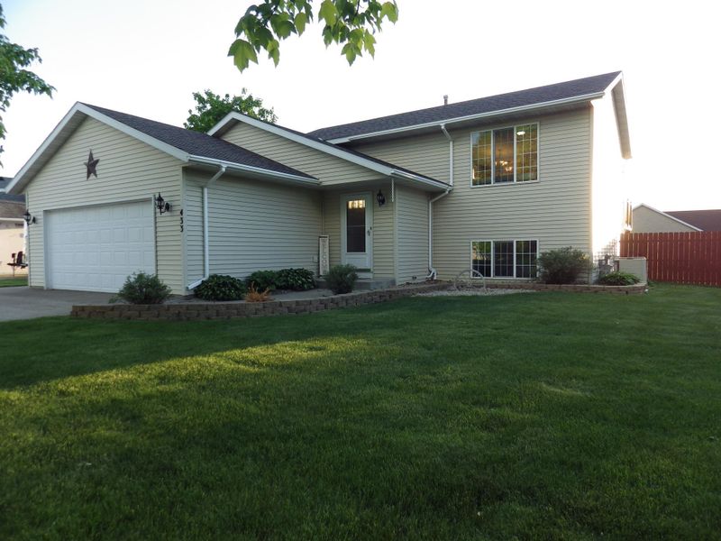 433 Stanley Dr, Foley, MN 56329