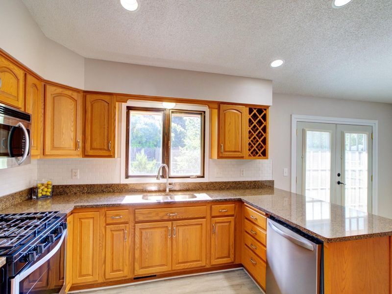 13103 Walnut Dr, Burnsville, MN 55337