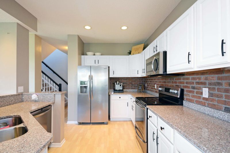 13917 54th Ave N, Plymouth, MN 55446