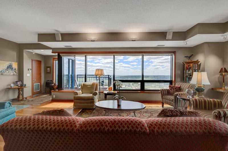 168 6th St E #4202, Saint Paul, MN 55101