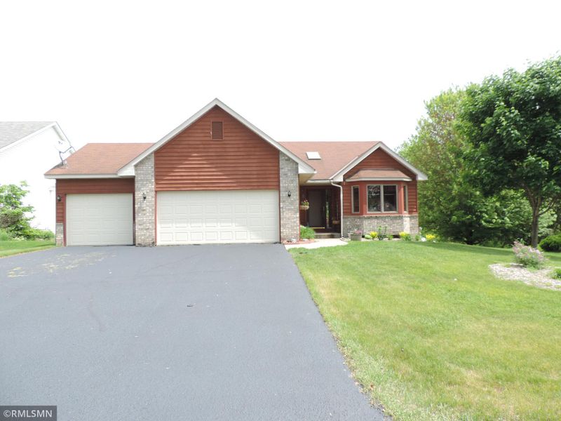 8411 Jergen Ave S, Cottage Grove, MN 55016