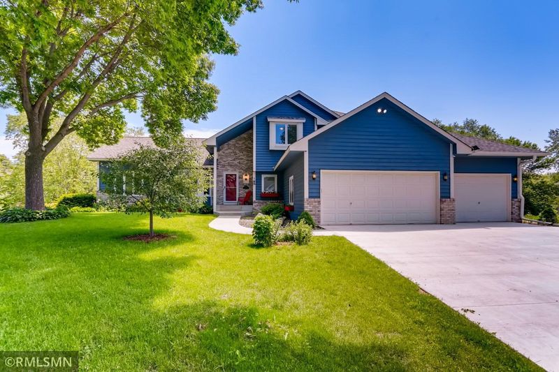 721 Laura Ct, Chaska, MN 55318