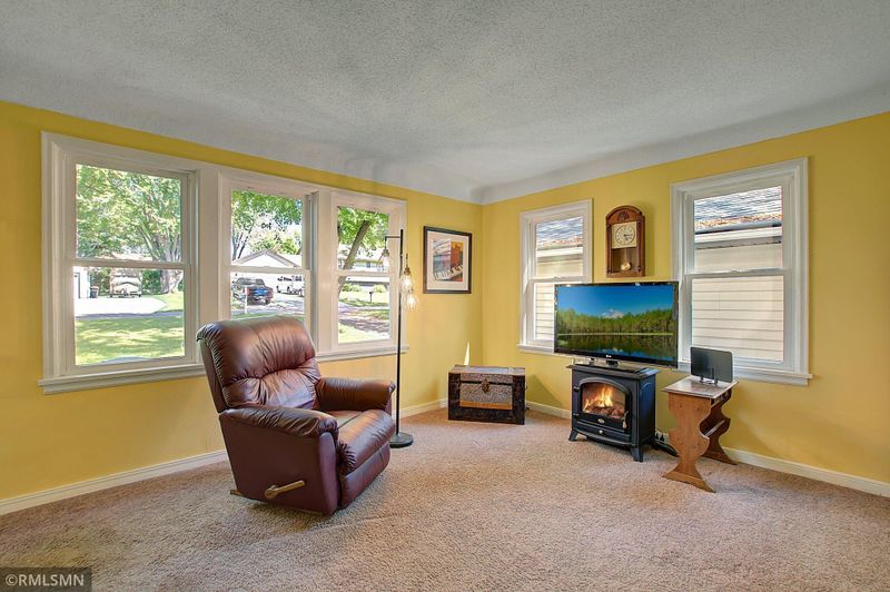1855 Myrtle St, Maplewood, MN 55109