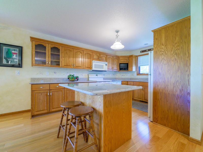 1290 Westbrook Cir, Alexandria, MN 56308