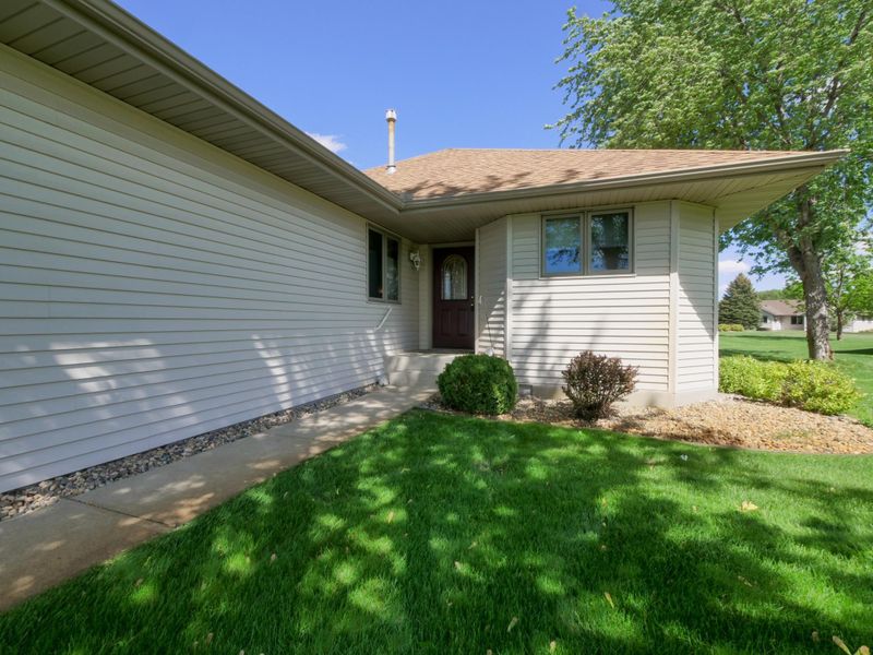 1290 Westbrook Cir, Alexandria, MN 56308