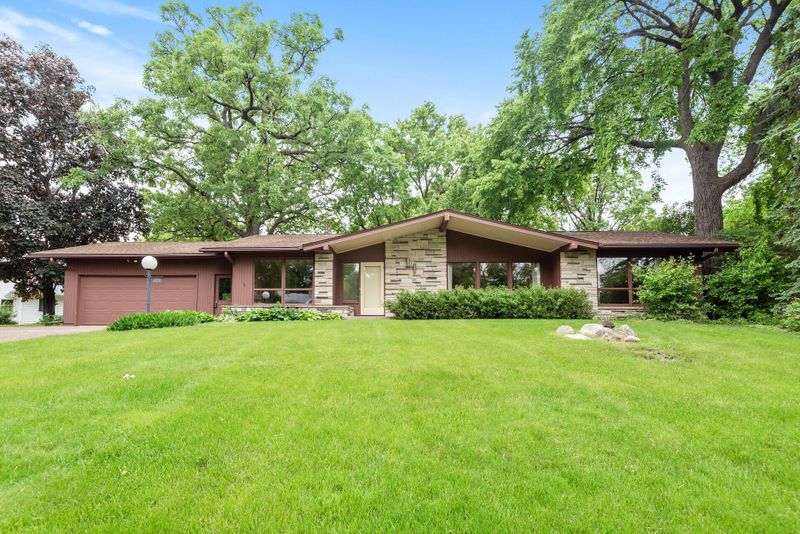 6020 Fairwood Dr, Minnetonka, MN 55345