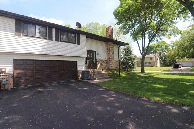 3588 Garden Blvd N, Oakdale, MN 55128