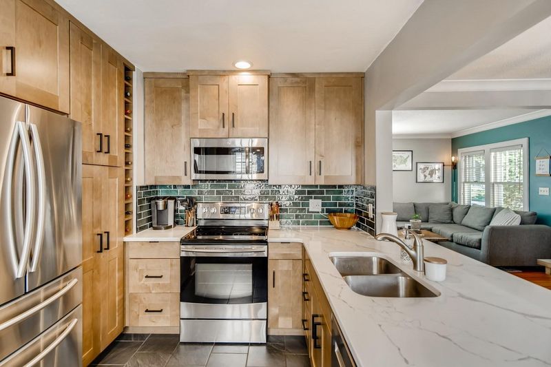 1130 Saint Clair Ave, Saint Paul, MN 55105