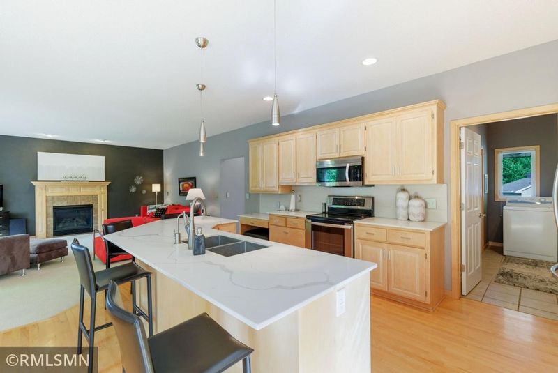 13474 Ellsworth Ct, Apple Valley, MN 55124