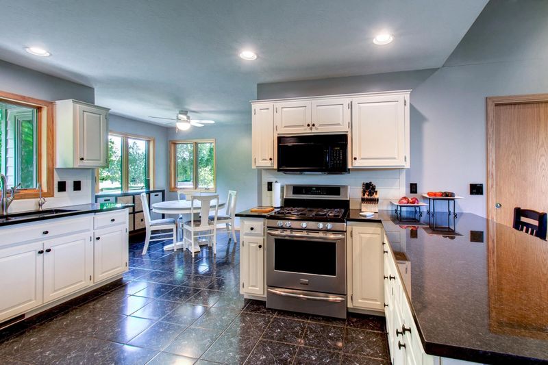 4231 Plum Creek Rd, Elko, MN 55020