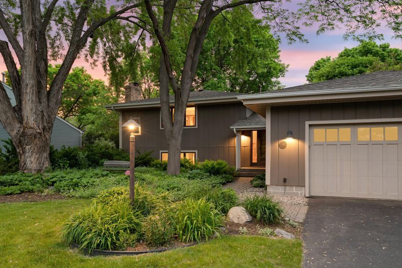 9965 Dakota Rd, Bloomington, MN 55438