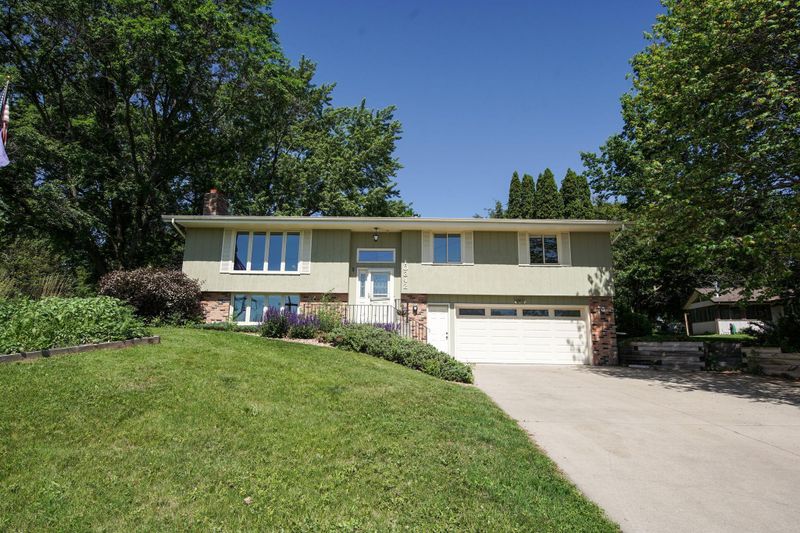 10342 Columbus Rd, Bloomington, MN 55420