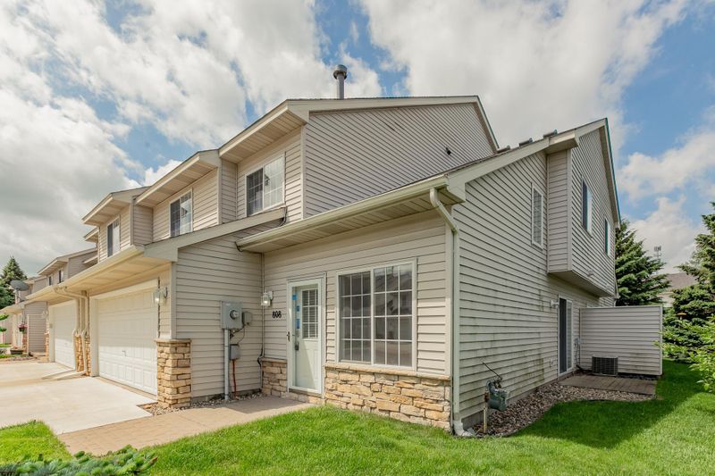808 Ferdinand Dr, Shakopee, MN 55379