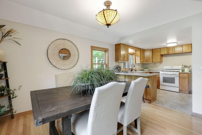 325 Mccarrons Blvd N, Roseville, MN 55113