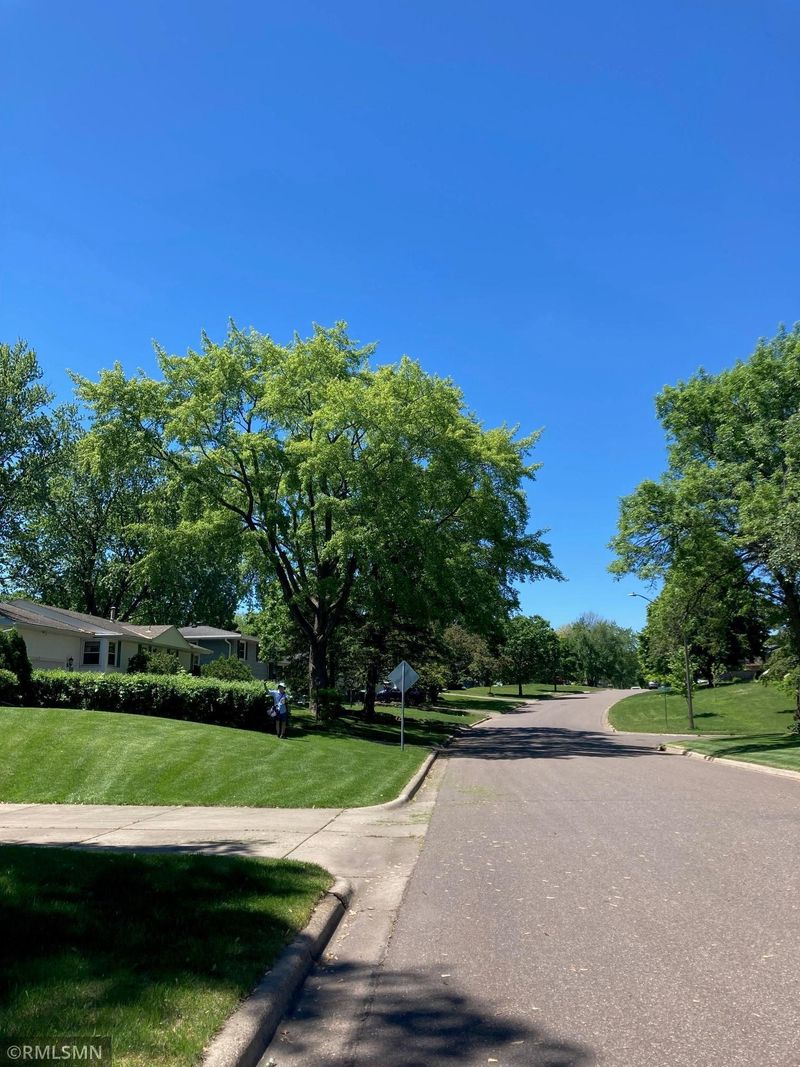 8017 33rd Ave N, Crystal, MN 55427