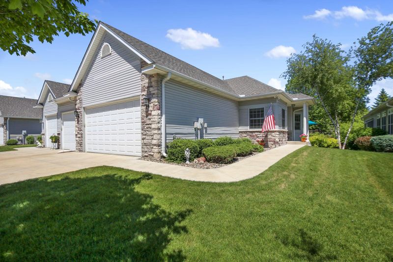779 Gilfillan Ct, Saint Paul, MN 55127