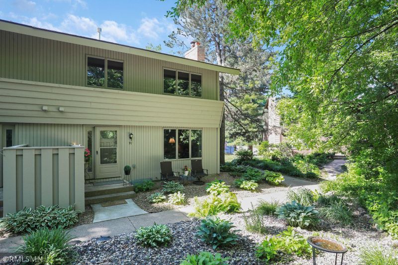 91 Walden St, Burnsville, MN 55337