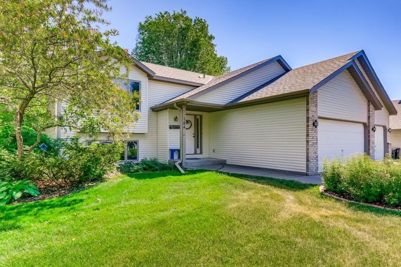 184 Red Clover Ln, Blaine, MN 55014