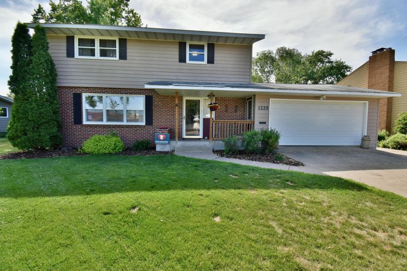 1225 13th Ave N, Saint Cloud, MN 56303