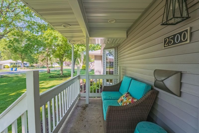 2500 W 108th St, Bloomington, MN 55431