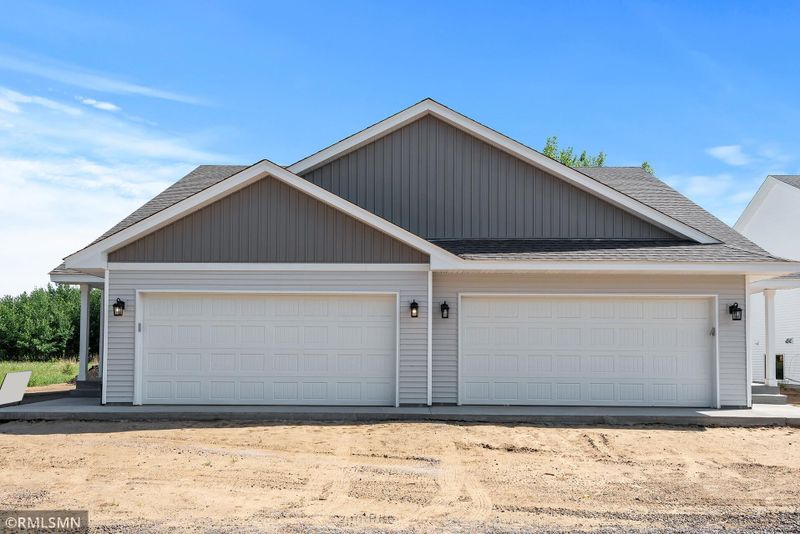 245 21st Ave SW, Cambridge, MN 55008