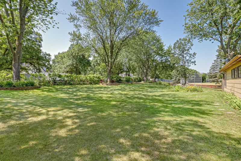 2111 Birmingham St, Maplewood, MN 55109