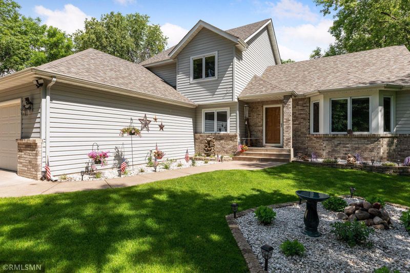 39627 8th Ave, North Branch, MN 55056