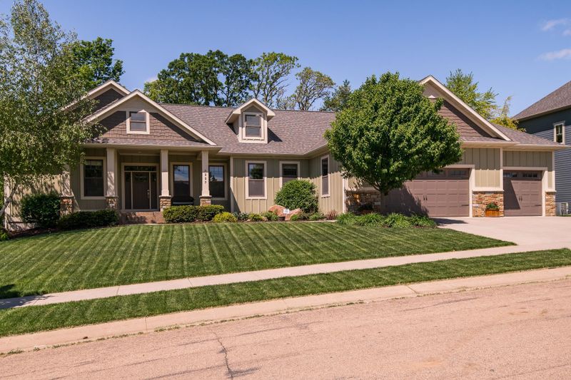 5337 Scenic View Dr SW, Rochester, MN 55902