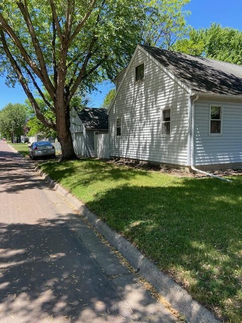 930 4th St S, Saint James, MN 56081