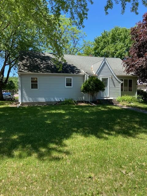 930 4th St S, Saint James, MN 56081