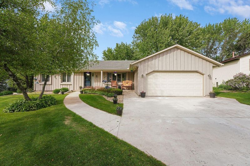15934 Harmony Ct, Apple Valley, MN 55124