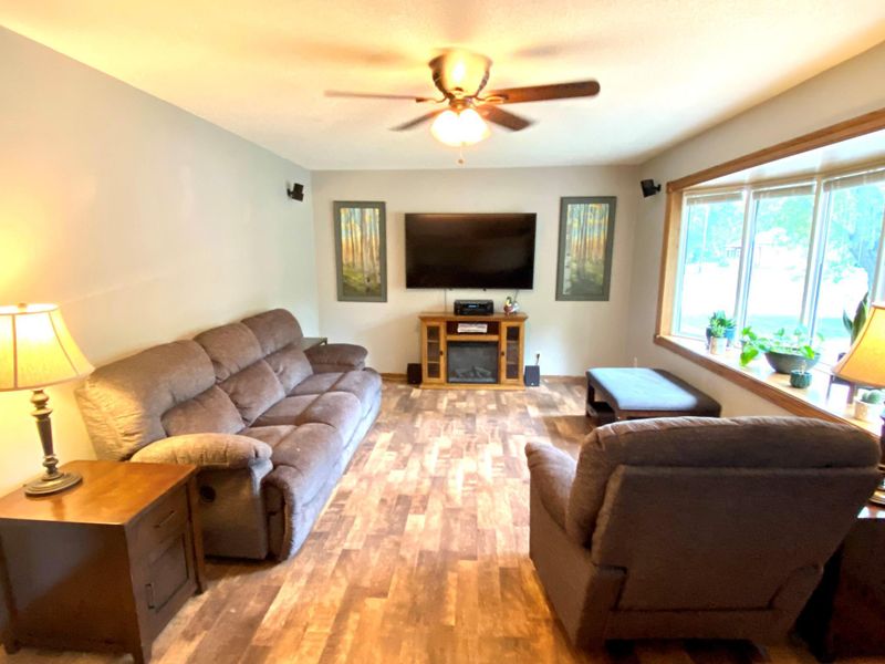 211 17th St, Heron Lake, MN 56137