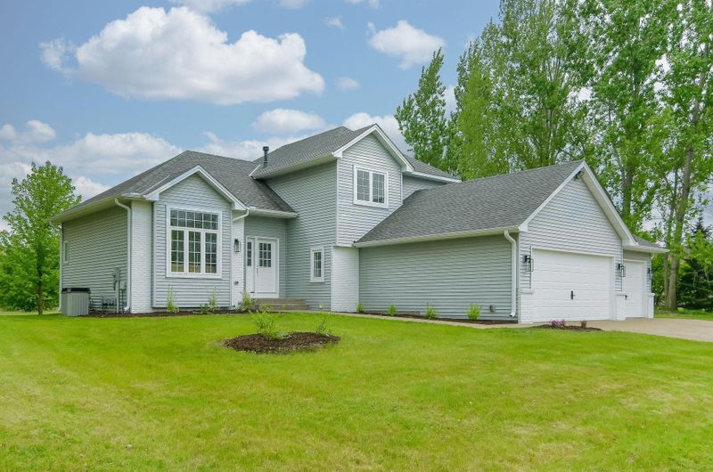 5541 279th St, Wyoming, MN 55092