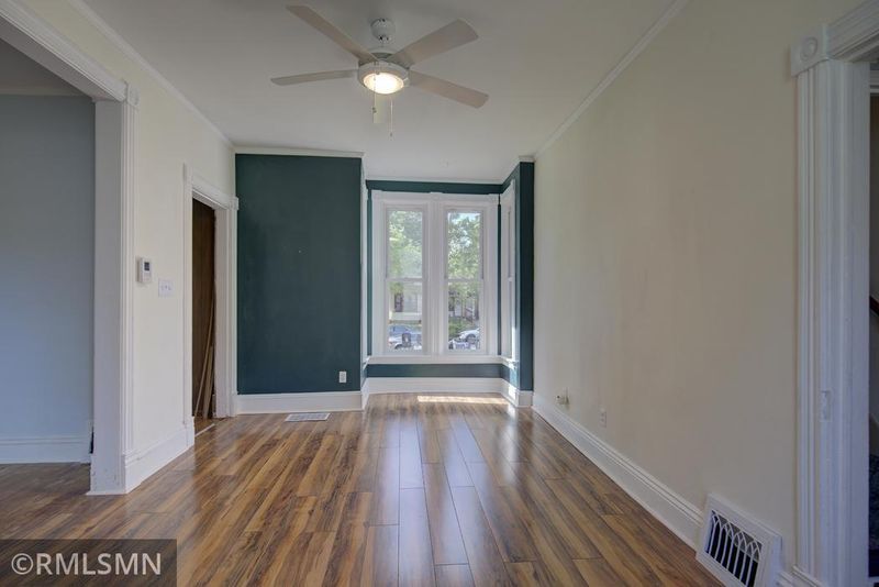 907 Western Ave N, Saint Paul, MN 55117