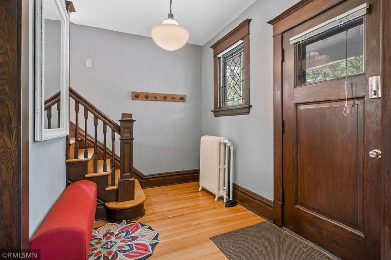 690 Smith Ave S, Saint Paul, MN 55107