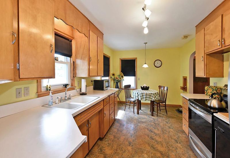903 9th Ave SW, Faribault, MN 55021