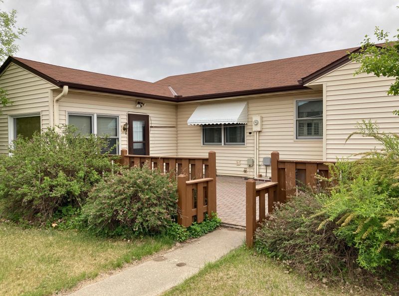 421 7th St SW, Wadena, MN 56482