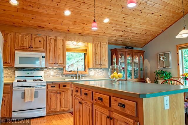 29781 Heron Dr, Bovey, MN 55709