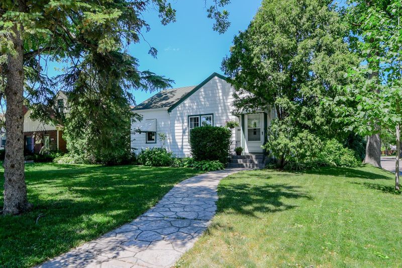 933 Nebraska Ave W, Saint Paul, MN 55117