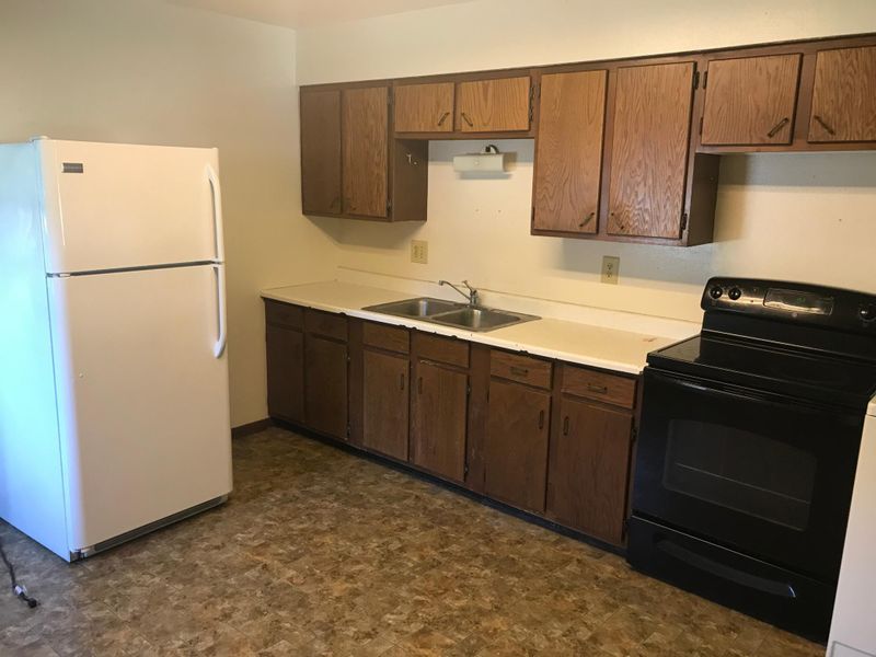 431 9th St, Heron Lake, MN 56137