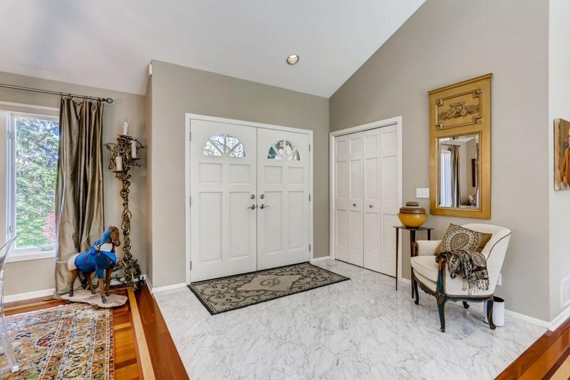 2400 Crosby Rd, Wayzata, MN 55391