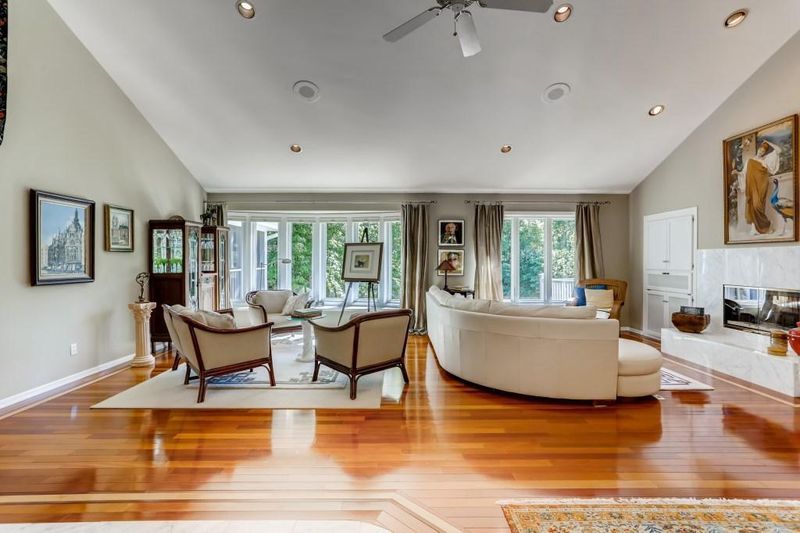 2400 Crosby Rd, Wayzata, MN 55391