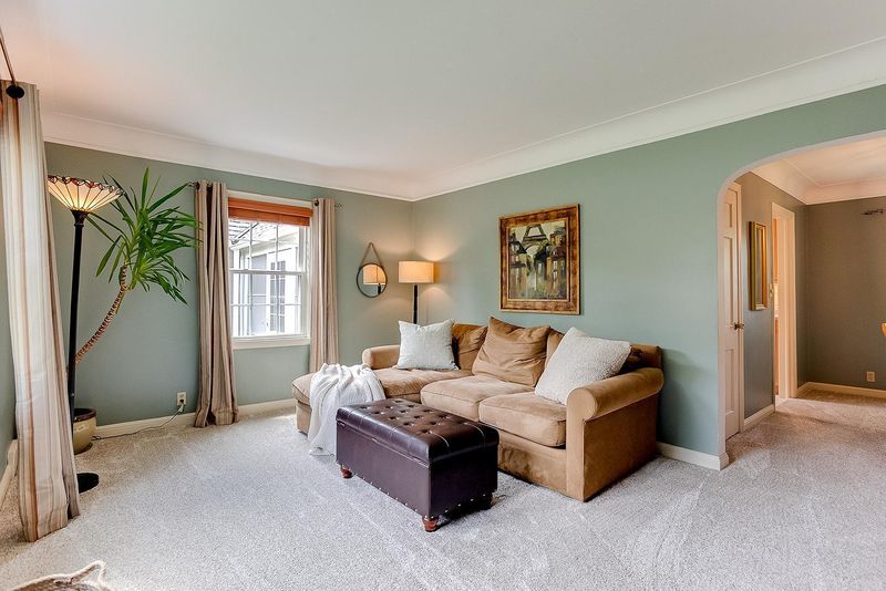 7032 Clinton Ave S, Richfield, MN 55423