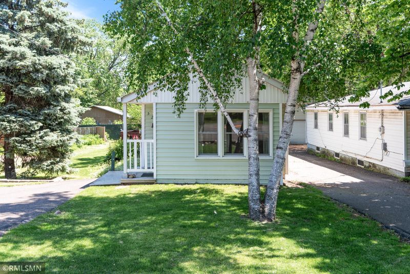 521 Geneva Ave N, Oakdale, MN 55128