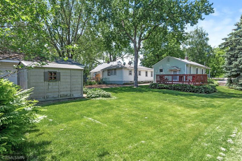 521 Geneva Ave N, Oakdale, MN 55128