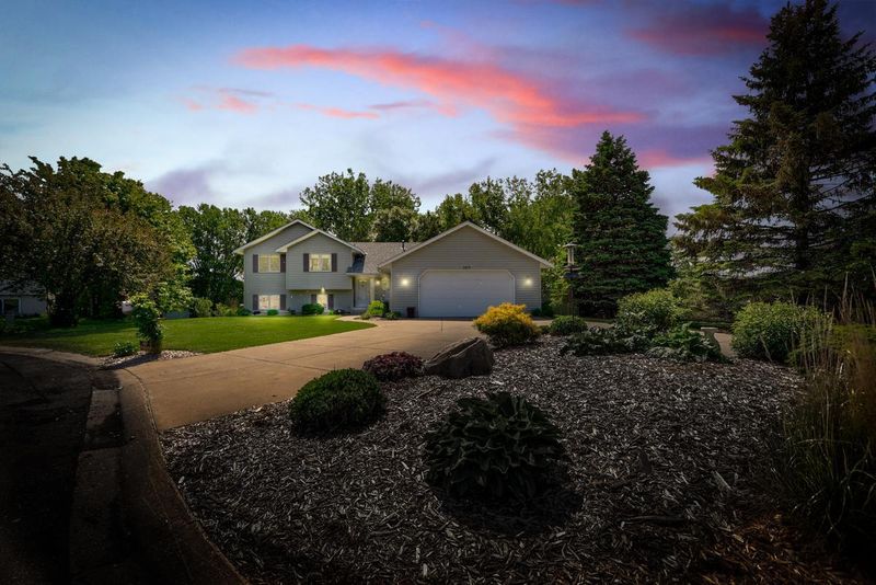 4670 Barbato Ct, Inver Grove Heights, MN 55077