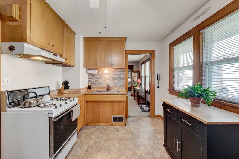 1099 Maryland Ave E, Saint Paul, MN 55106
