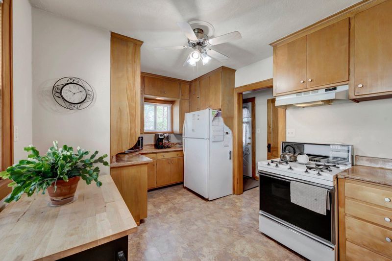 1099 Maryland Ave E, Saint Paul, MN 55106