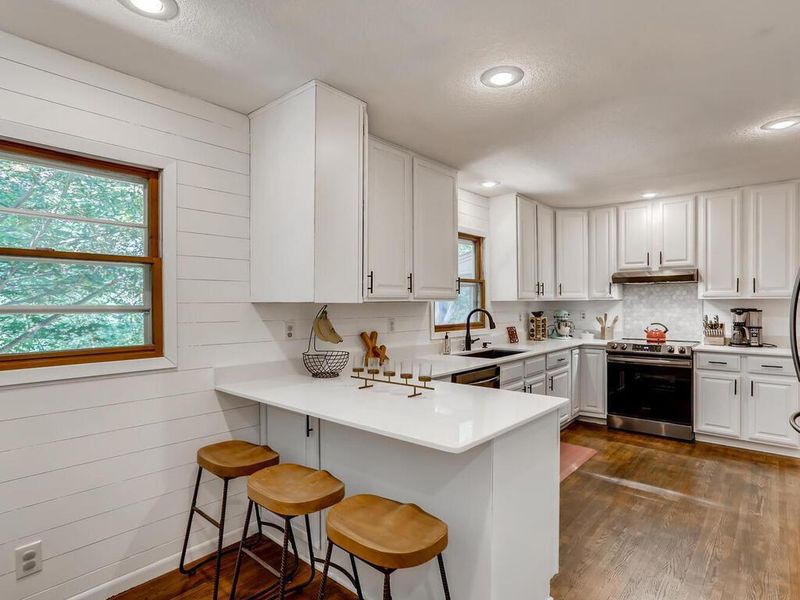 4836 Ridge Rd, Minnetonka, MN 55345